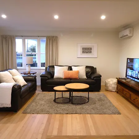 Cozy Family Home 10Min To Airport And Pet Friendly